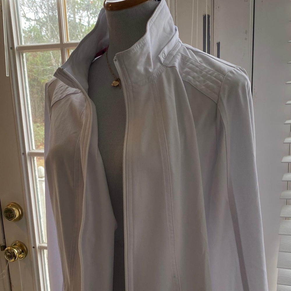 Heartsoul Women’s White Long Sleeve Lightweight Jacket Size: Large scrub